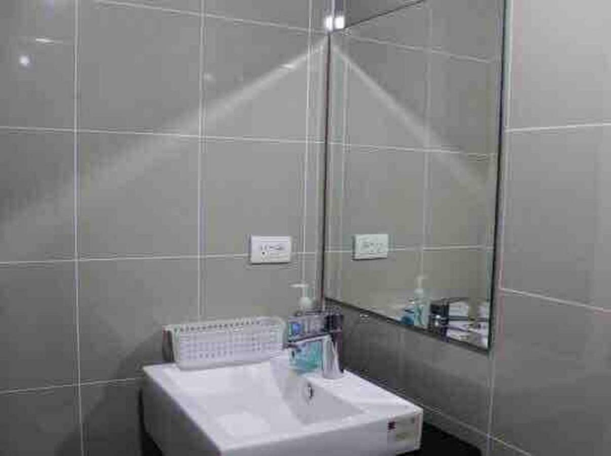 Cubao Manhattanheights Unit14K Tower D, Studio Manilla Buitenkant foto
